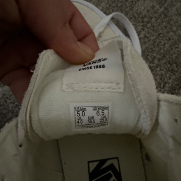 Vans - Picture 3 of 3